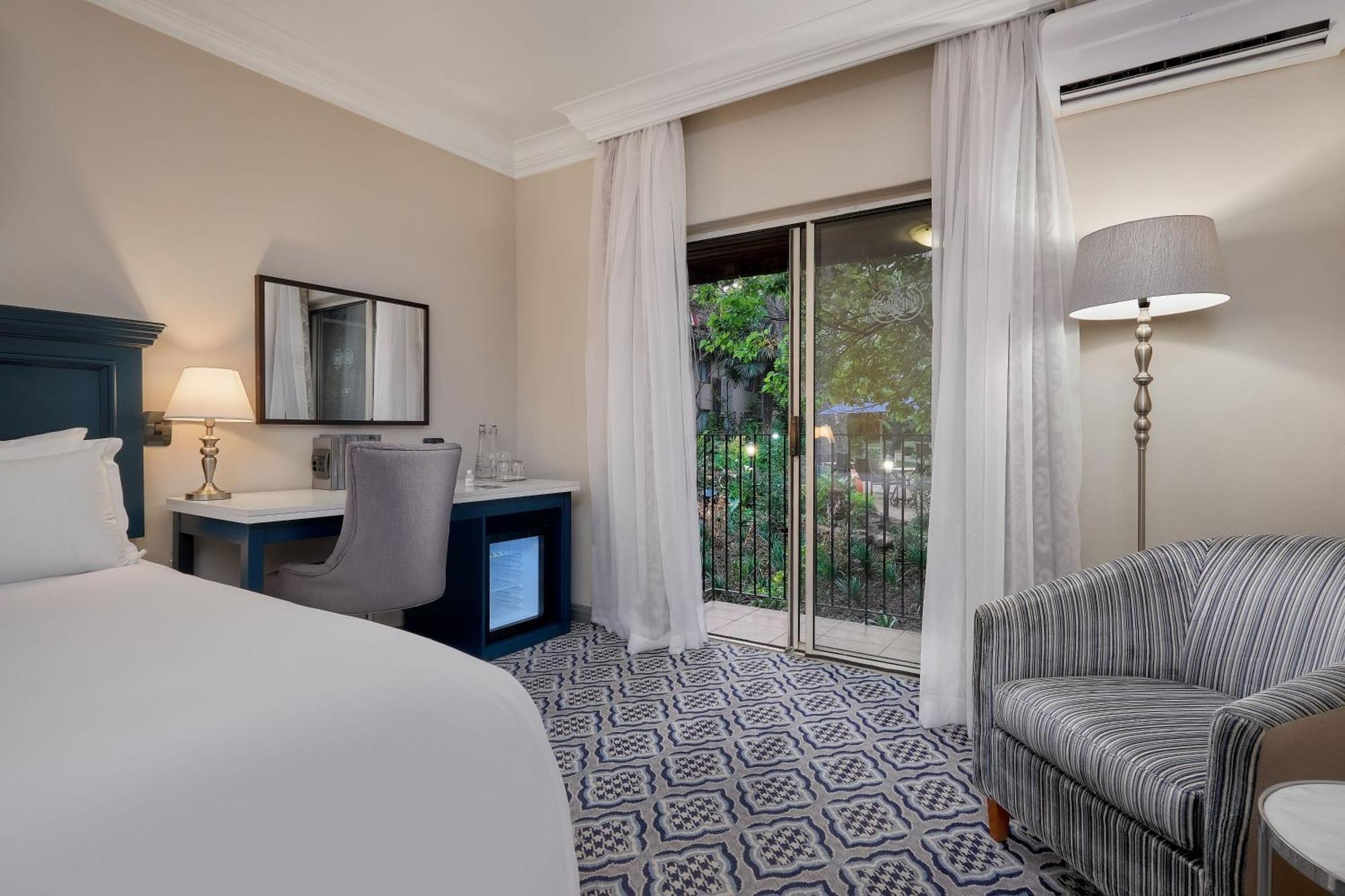 Protea Hotel By Marriott Johannesburg Balalaika Sandton Luaran gambar