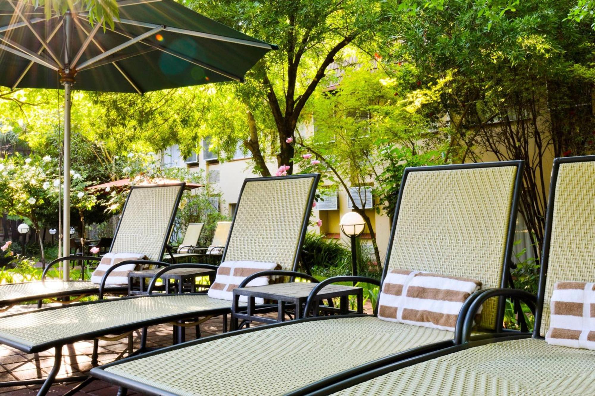 Protea Hotel By Marriott Johannesburg Balalaika Sandton Luaran gambar