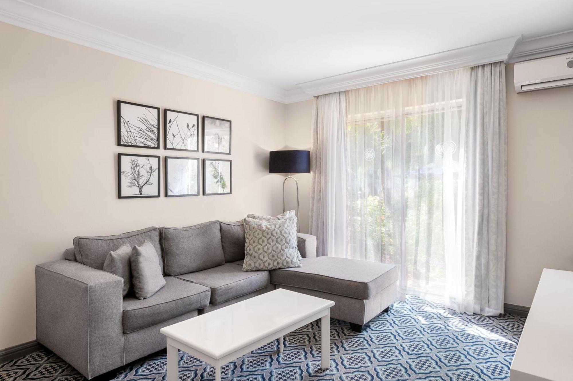Protea Hotel By Marriott Johannesburg Balalaika Sandton Luaran gambar